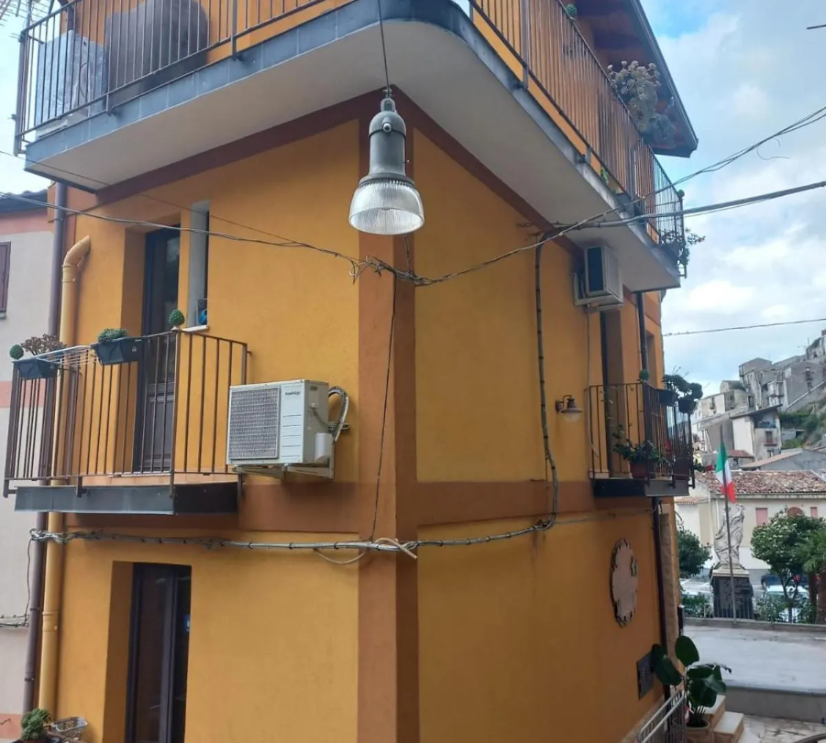 Antico Borgo - A Due Passi Dalle Gole Alcantara Motta Camastra