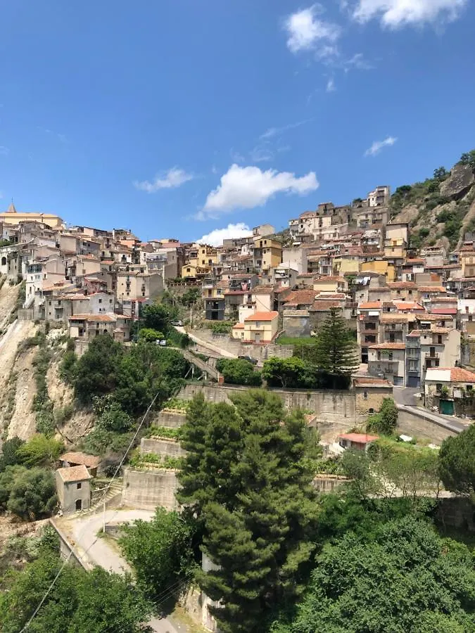 Antico Borgo - A Due Passi Dalle Gole Alcantara Motta Camastra